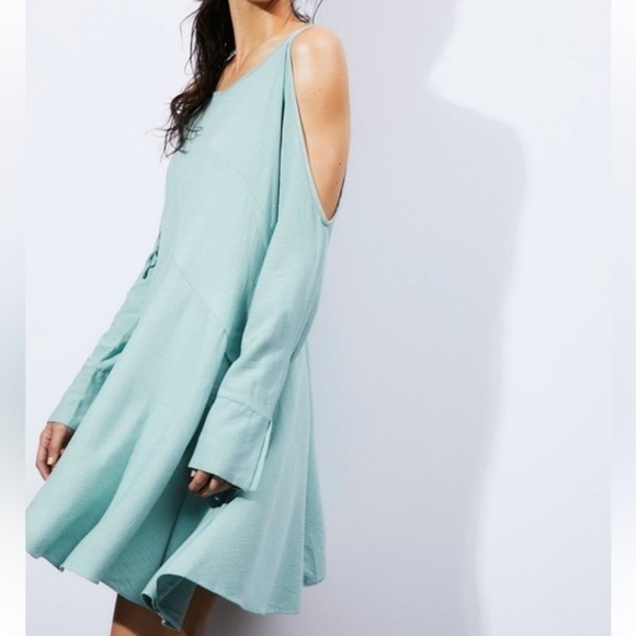 Free People Dresses & Skirts - Free People Clear Skies Cold Shoulder Mini Dress XS